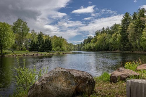 52 Great Falls Dr, Concord NH  03303-1595 exterior