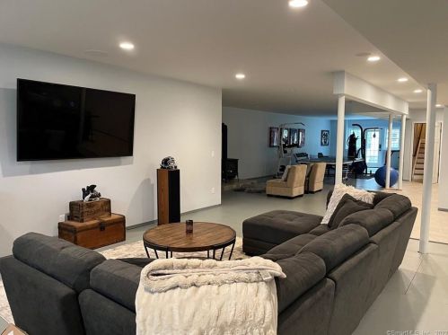 163 Branchville Rd, Ridgefield CT 06877-5116 exterior