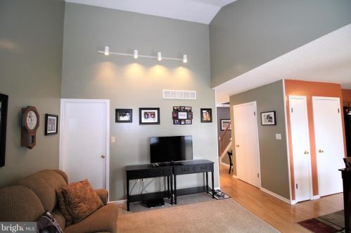 135 Edwin Ave, Trenton NJ 08610-4420 exterior