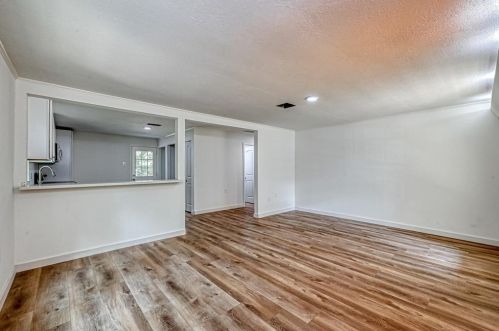 1573 Pine Lake Cir, Montgomery TX  77316-2757 exterior