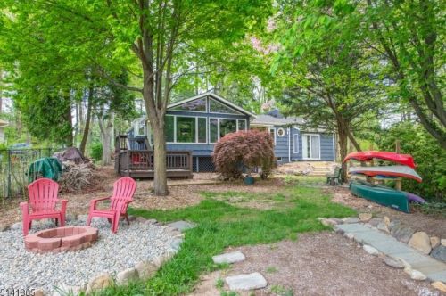 86 Lakewood Dr, Parsippany NJ 07834-2819 exterior