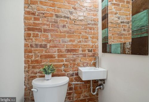 921 E St, Washington DC 20003-2845 exterior