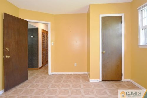 226 Prospect Ave, Green Brook NJ  08812-1418 exterior