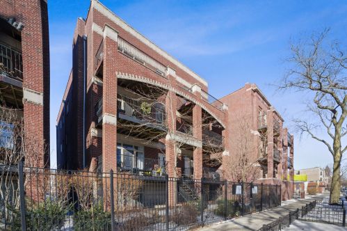 4220 King Dr, Chicago, IL 60653-2602