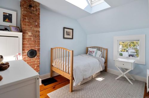 24 Crockett St, Norwalk CT 06853-1611 exterior