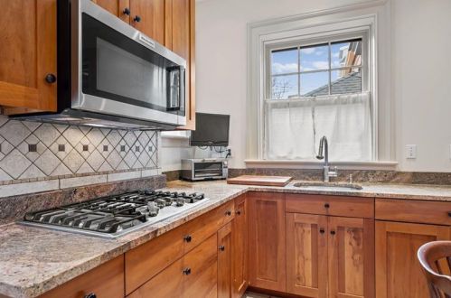 5317 Ellsworth Ave, Pittsburgh PA 15232-1803 exterior