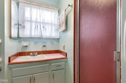 1113 Beverly Dr, Oxnard CA 93030-4813 exterior