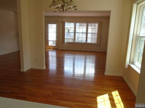 287 Undercliff Ave, Edgewater NJ  07020-1153 exterior