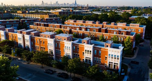 2664 Dakin St, Chicago, IL 60618-4040