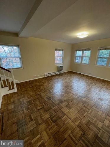 1318 Martha Custis Dr, Alexandria VA  22302-2025 exterior