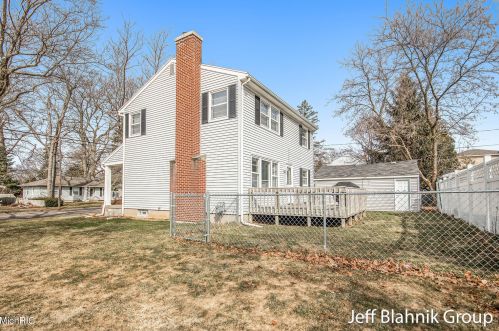 1808 Diamond Ave, Grand Rapids MI 49505-4815 exterior