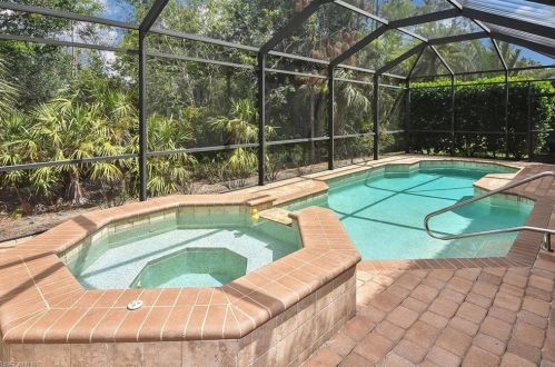 12687 Biscayne Ct, Naples FL 34105-4935 exterior