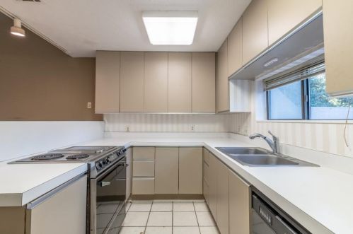 1152 Lynmoor Dr, Atlanta GA 30319-4126 exterior