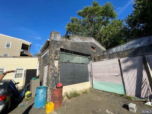 98 7th St, Paterson NJ  07522-1104 exterior