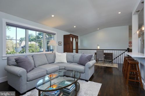 6825 Old Chesterbrook Rd, Mc Lean VA 22101-4408 exterior