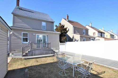 46 Kenmore Rd, Valley Stream NY  11581-2104 exterior