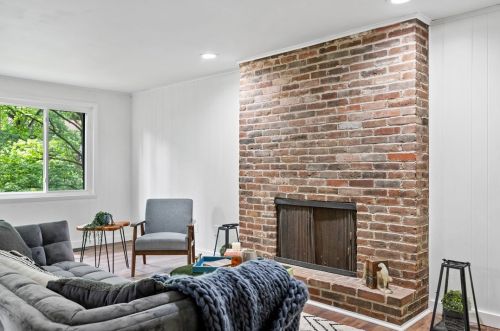 2302 Marbury Rd, Pittsburgh PA  15221-3670 exterior