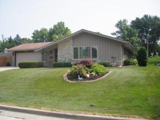 2115 Mallory Ave, Milwaukee, WI 53221-4260