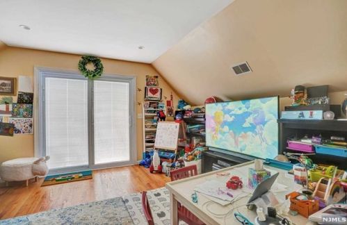 35 Hilliard Ave, Edgewater NJ 07020-1256 exterior