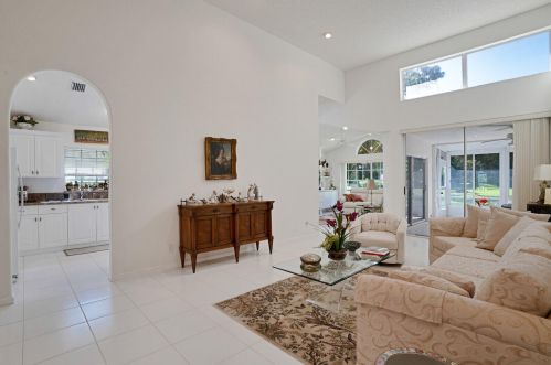 6106 Greenspointe Dr, Boynton Beach FL 33437-4916 exterior