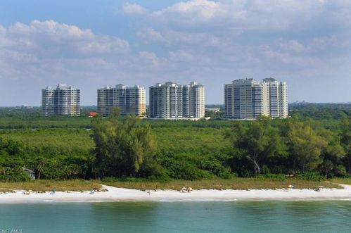 325 Dunes Blvd, Naples FL 34110-6418 exterior