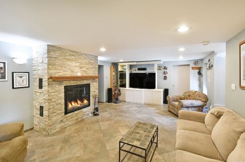 29 Kendrick Ln, Huntington Station NY 11746-7829 exterior