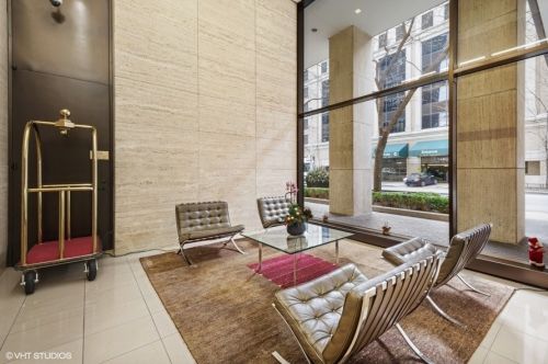 260 Chestnut St, Chicago IL 60610-3112 exterior