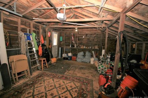 142 Hl Rd, Torrington CT 06790-2337 exterior