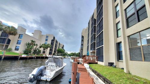 15 Royal Palm Way, Boca Raton FL 33432-8759 exterior