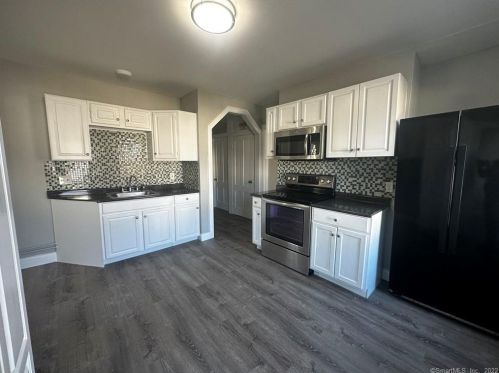 50 Myrtle St, Manchester CT  06040-5131 exterior