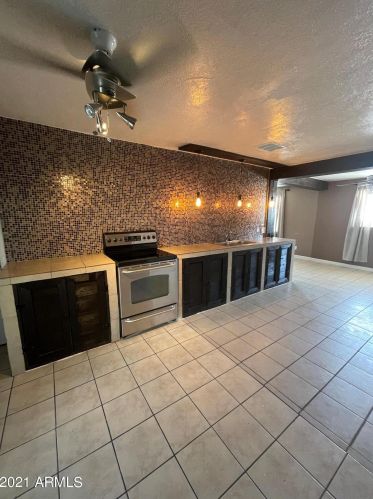 8806 30th Ave, Phoenix AZ  85051-3919 exterior