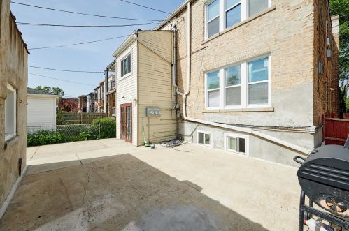 6635 Campbell Ave, Chicago IL 60645-5018 exterior