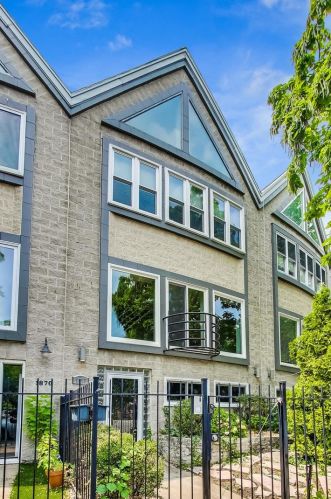 1872 Oakley Ave, Chicago IL  60647-4412 exterior