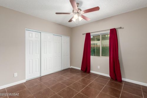 4975 Bellevue St, Tucson AZ 85712-4913 exterior