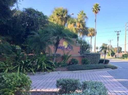 225 Tropical Trl, Merritt Island FL 32952-4836 exterior