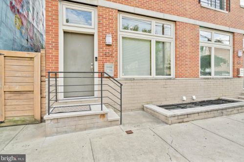 806 Christian St, Philadelphia PA  19147-3914 exterior