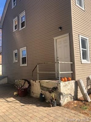 60 Leroy Ave, Valhalla NY 10595-1474 exterior