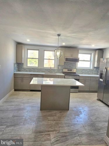 6545 Guyer Ave, Philadelphia PA 19142-2602 exterior