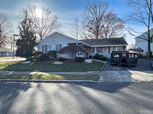 26 Fairfax Rd, Edison, NJ 08817-3824