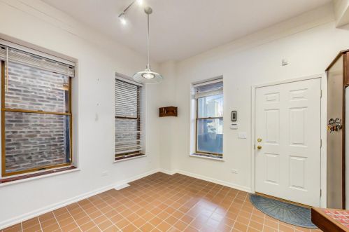 1112 Damen Ave, Chicago IL 60622 exterior