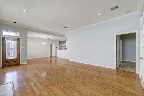 5406 Courtyard Dr, Austin TX 78730-5015 exterior