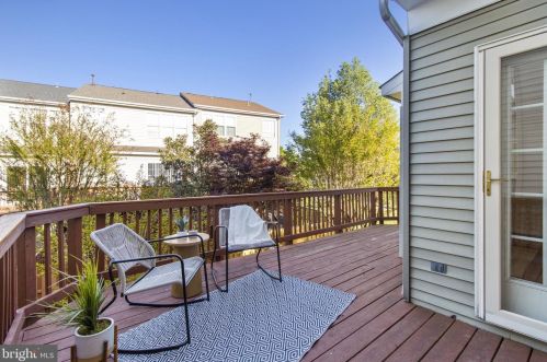 7433 Dunnington Pl, Alexandria VA  22315-5248 exterior