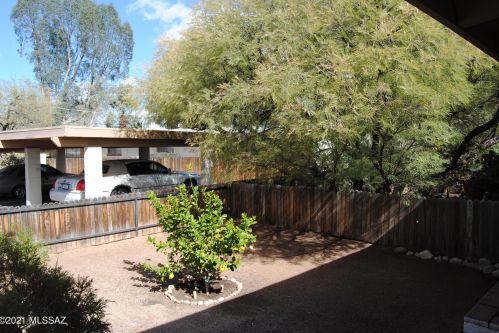 5901 Oracle Rd, Tucson AZ  85704-3827 exterior