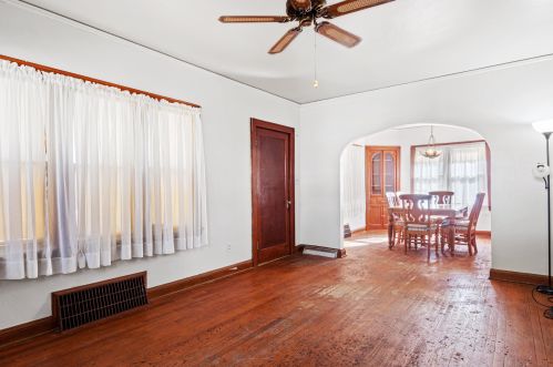 5945 40, Milwaukee WI 53208-3745 exterior