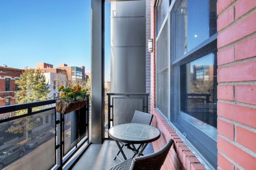 1821 Milwaukee Ave, Chicago IL  60647-6484 exterior