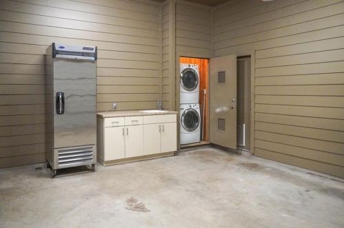 810 Christopher St, Austin TX 78704-1619 exterior