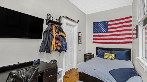 1029 Wolfram St, Chicago IL 60657-4329 exterior