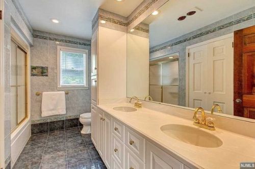 36 Saddle River Rd, Upper Saddle River NJ  07458-3205 exterior