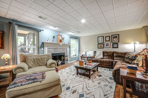 1427 White Oak Ln, Bull Valley IL 60098-6412 exterior