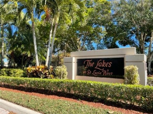 257 Bentley Cir, Fort Pierce FL  34986-2458 exterior